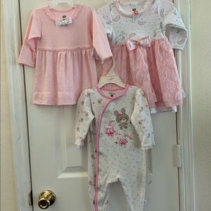 Bundle. Three pieces baby girl 6-9 months.